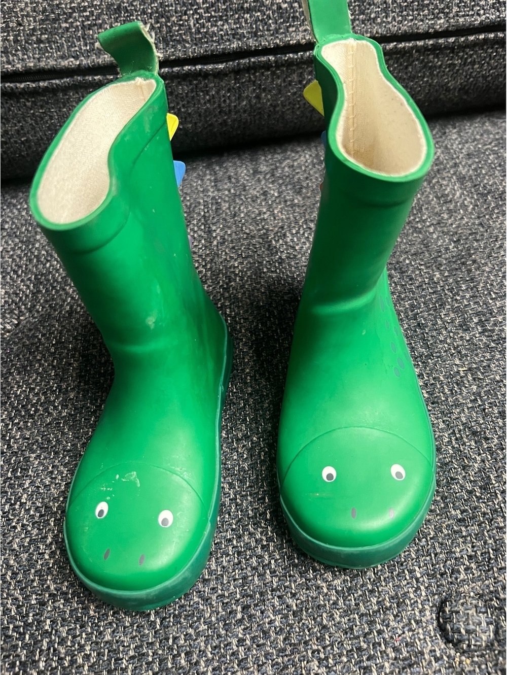 Mini boden dragon/dinosaur Kids green size 7 rain boots